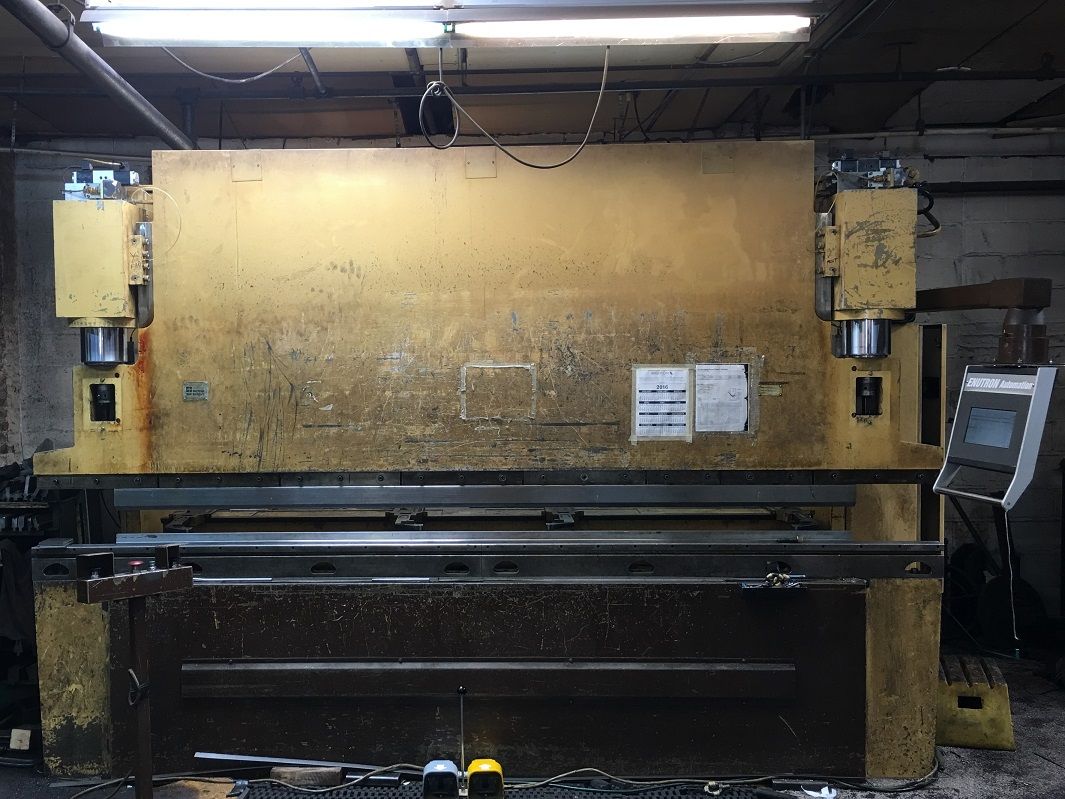 CompuFORM press brake retrofitted with Enu630T cnc control. CNC backgauge retrofit with EnuSMART servomotors. CNC control upgrades for Wysong press brakes.