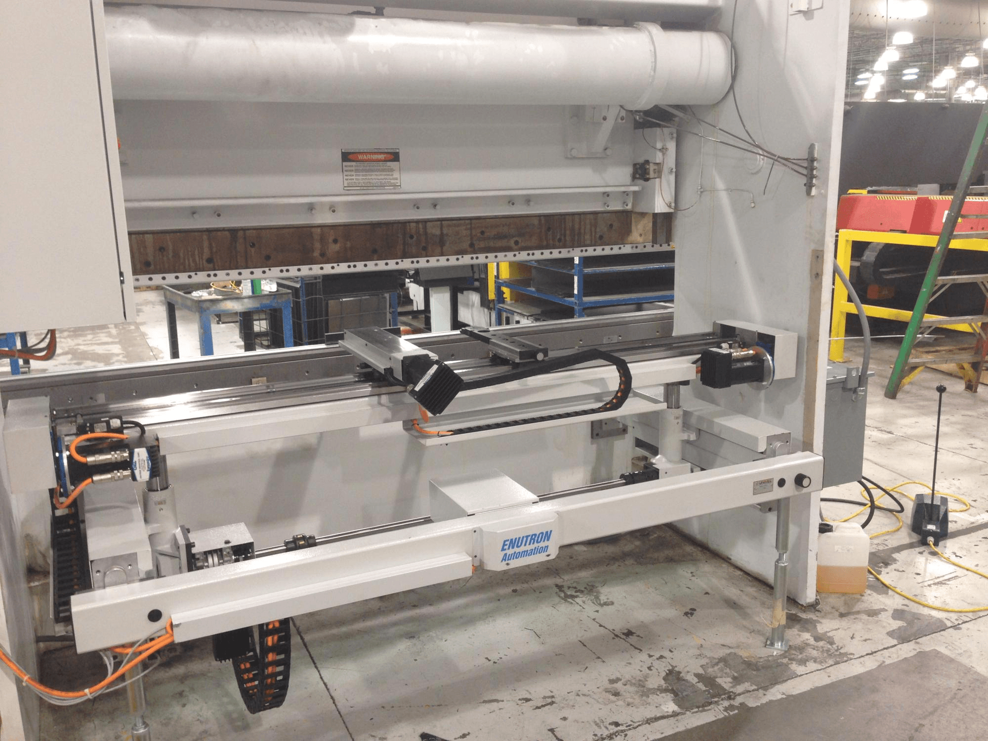 Enutron's Enu11L series backgauge retrofitted to Wysong THS press brake. Smart servomotors control backgauge. Simple and high-quality solution.